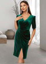 Load image into Gallery viewer, Madeleine Sheath/Column V-Neck Knee-Length Velvet Cocktail Dress With Pleated HDOP0022485