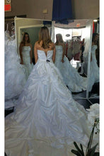 Load image into Gallery viewer, Wedding Dresses Sweetheart Taffeta With Ruffles And Beads Chapel Train