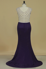 Load image into Gallery viewer, Plus Size V Neck Mermaid/Trumpet Prom Dresses With Beading Sweep Train