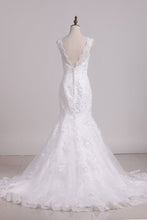 Load image into Gallery viewer, Wedding Dress V Neck With Applique Mermaid/Trumpet Tulle Chapel Train