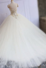 Load image into Gallery viewer, Sweetheart Bridal Dresses With Pearls Ball Gown Tulle White Corset Back Court Train