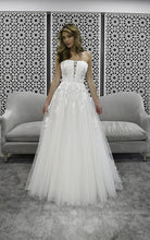 Load image into Gallery viewer, Strapless A Line Wedding Dresses Beautiful Lace Beach Bridal Dresses