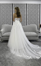 Load image into Gallery viewer, Strapless A Line Wedding Dresses Beautiful Lace Beach Bridal Dresses