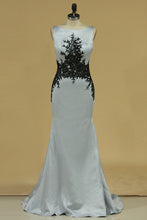 Load image into Gallery viewer, Open Back Bateau Evening Dresses With Applique Satin Floor Length