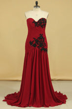 Load image into Gallery viewer, Burgundy/Maroon Sweetheart Mermaid Chiffon Evening Dresses With Ruffles And Applique