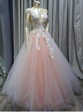 Load image into Gallery viewer, Charming Ball Gown V Neck Tulle Lace Appliques Prom Dresses, Evening SJS15625
